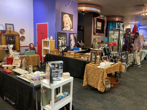 Berwyn Indoor / Outdoor Vintage Flea Market - Berwyn, Pennsylvania 19312
