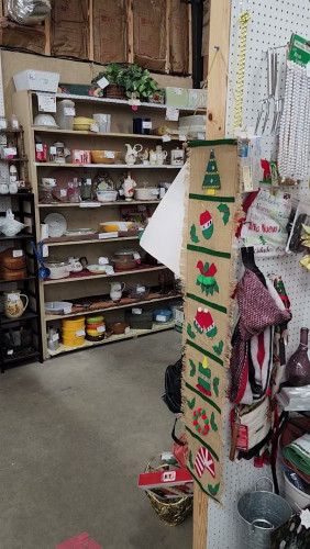 Hidden Treasures Flea Market & Antiques - Paris, Tennessee 38242
