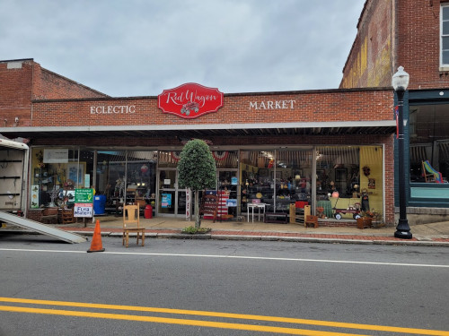 Red Wagon - Weldon, North Carolina 27890