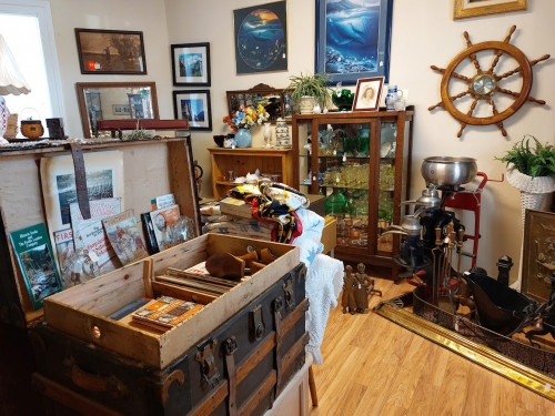 E.T.'s Antiques - Drytown, California 95699