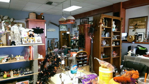 Cascade Antiques - Shasta Lake, California 96019