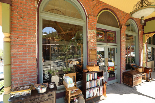 Emily's Antique Corner - Folsom, California 95630