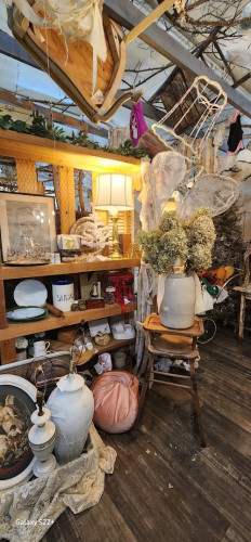 Angel's Antiques & Flea Mall - Opelika, Alabama  36801