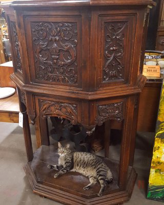 Lots of Furnitures & Antiques INC - Dallas, Texas 75207