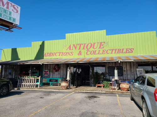 Antique Addictions And Collectibles - Clarksville, Arkansas  72830