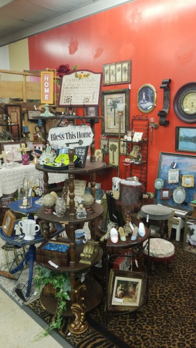 The Back Porch Flea Market - Queen City, Texas 75572