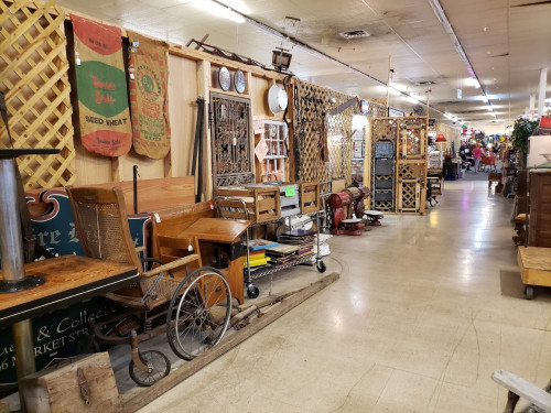 Flea World Market - Rockwood, Tennessee 37854
