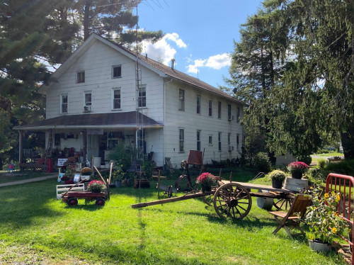 Farmhouse Antiques and Rusty Stuff - Knox, Pennsylvania 16232