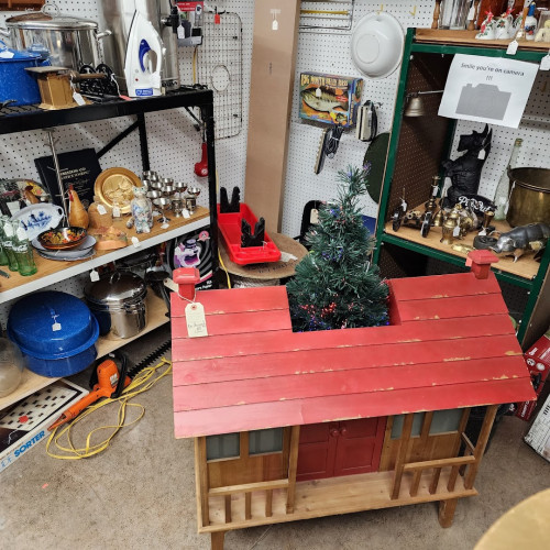 Hidden Treasures Flea Market & Antiques - Paris, Tennessee 38242