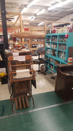 The Back Porch Flea Market - Queen City, Texas 75572