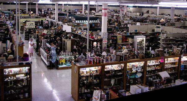 Maumee Antique Mall - Maumee, Ohio 43537