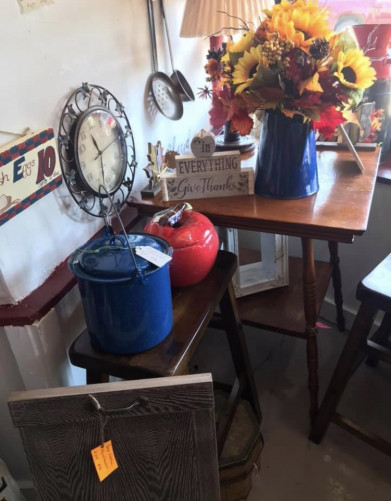 Rustic Thinking Flea Market - Fairdealing, Missouri 63939