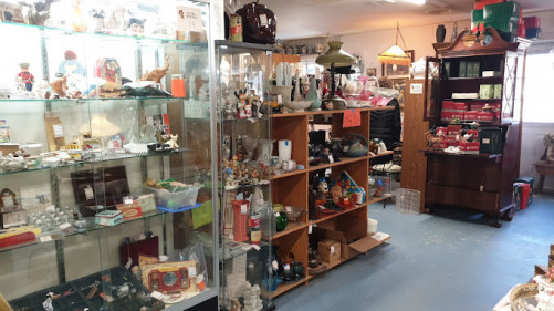 Thrifty Treasures Antiques & More - Birch Run, Michigan 48415