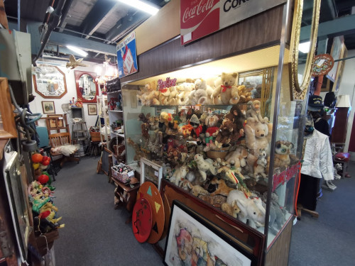 Briarwood Antiques and Collectibles - San Jose, California 95128