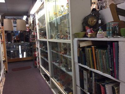Picket Fence Antiques - Sacramento, California 95819