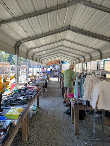 Trader's Flea Market - Crump, Tennessee 38327