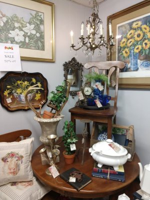 Oooodles Antiques - Pensacola, Florida 32507