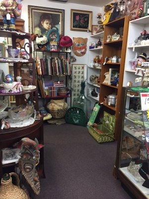 Picket Fence Antiques - Sacramento, California 95819