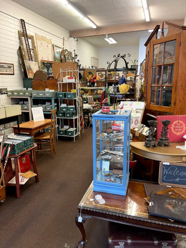 Pickings Antiques - Pacific Grove, California 93950