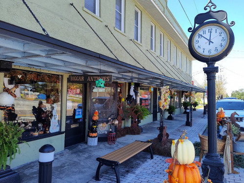 Biggar Antiques - Lake Alfred, Florida 33850