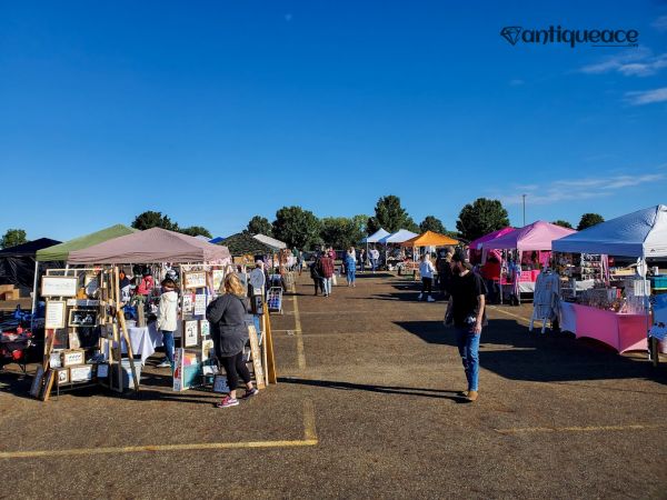 Hartville Marketplace and Flea Market - Hartville, Ohio 44632