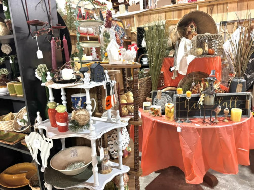 Picker's Paradise Antique Vendors Market - New Tazewell, Tennessee 37825