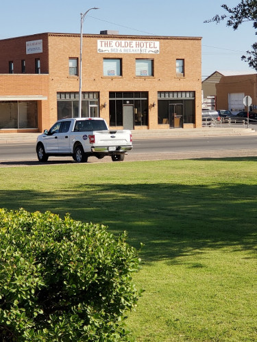 Olde Hotel Antiques & Gifts - Dimmitt, Texas 79027