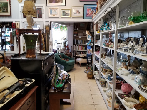 Time Bandits Antiques and Vintage - Zellwood, Florida 32798