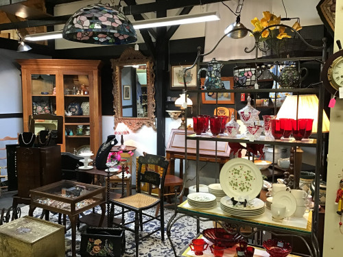 Pocono Peddler's Village Antique Mall - Tannersville, Pennsylvania 18372