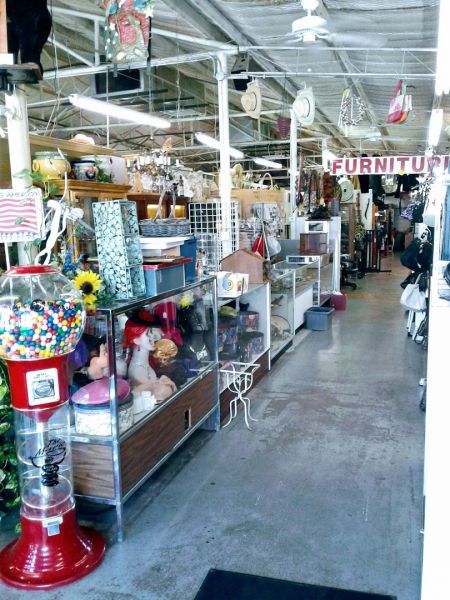 Nellie & Sue's Flea Market - Forest Hill, Texas 76119