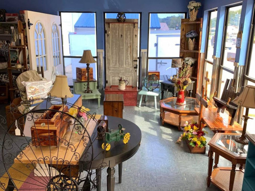 Dave's 5 and 10 General Store - Doniphan, Missouri 63935