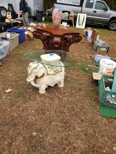 Elephant's Trunk Flea Market - New Milford, Connecticut 06776