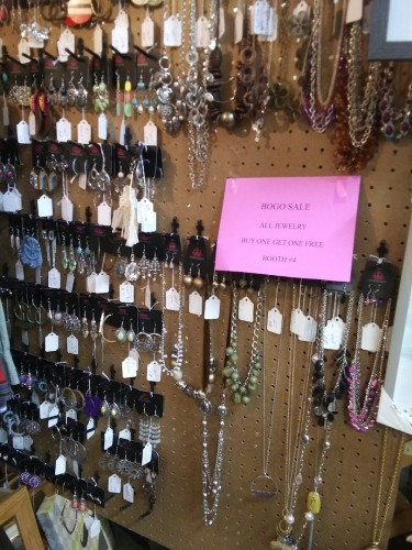 3 Cousins Treasures Flea Market - Pineville, Louisiana 71360