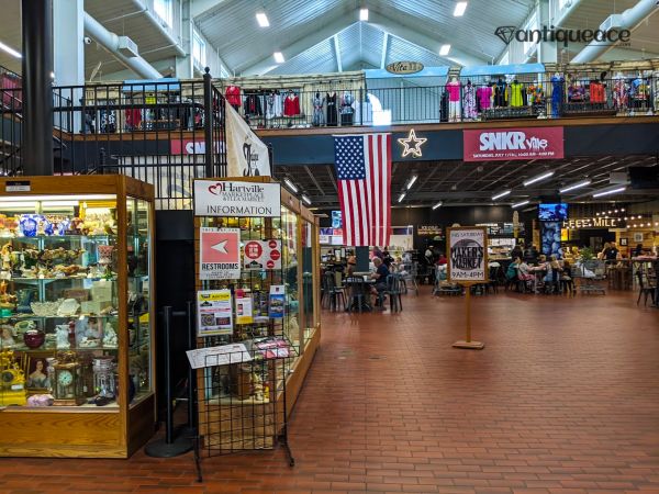 Hartville Marketplace and Flea Market - Hartville, Ohio 44632