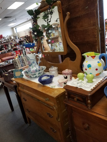 Emporia Flea Market & Antiques - Emporia, Kansas 66801