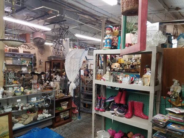 Nellie & Sue's Flea Market - Forest Hill, Texas 76119