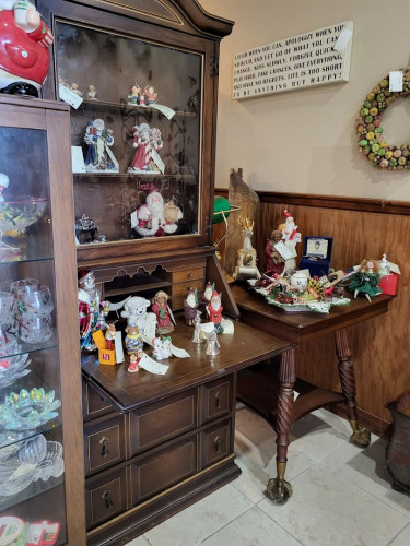 Amanda Ann's Estate Treasures - Pensacola, Florida 32534