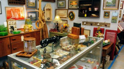 Then & Now Antiques Gifts and Collectibles - Victoria, Texas 77901