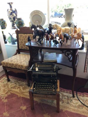 On The Boulevard Gifts, Antiques & Collectibles - Irving, Texas 75060