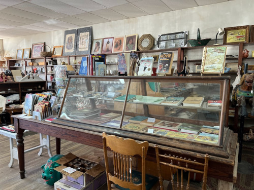 Underwood's Antique Mall - Mason, Texas 76856