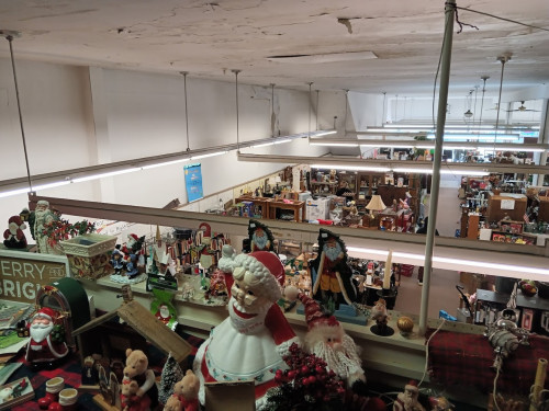 Mac's Attic Flea Market - Alliance, Ohio 44601