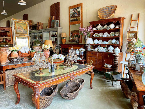 Adams Antiques - Adamstown, Pennsylvania 17517