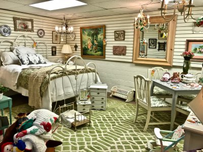 Hanna Antiques Mall - Birmingham, Alabama 35233