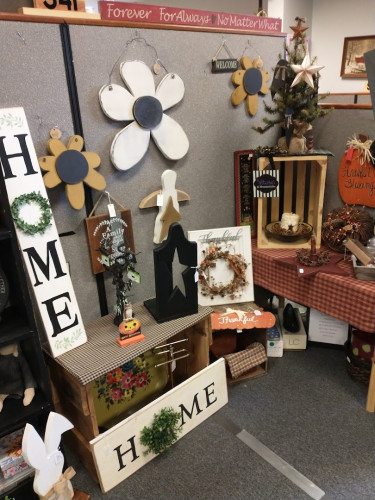 Oxford Barn Flea Market - Oxford, Maine 04270
