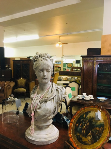 Olde Anchor Antiques & Collectibles - Cloverdale, California 95425