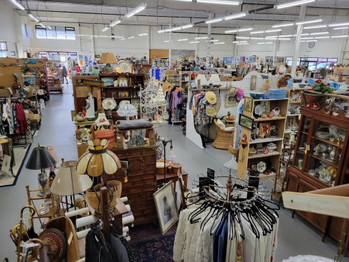 Hwy 41 Antique Emporium - Morro Bay, California 93442