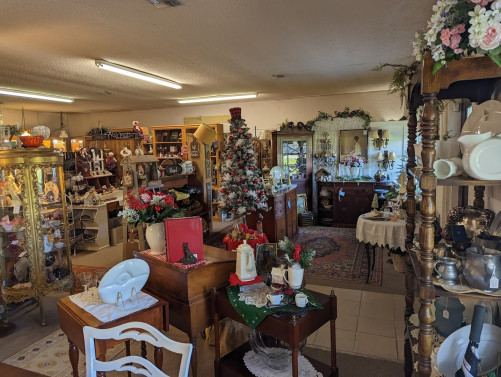 Mossy Oaks Antique Mall 6260 - Belleview, Florida tates