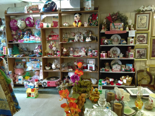 Carducci's 2nd Hand Shop - Bloomingdale, Ohio 43910