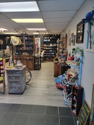 Junkin Treasures Flea Market - Aurora, Missouri 65605