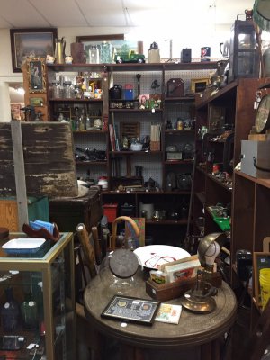 Picket Fence Antiques - Sacramento, California 95819